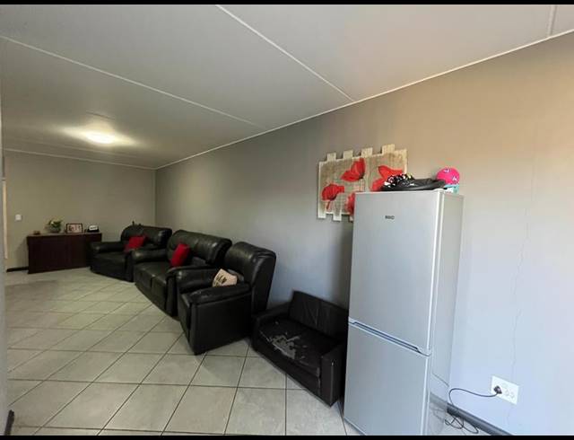 2 BEDROOM PROPERTY TO RENT IN BRENTWOOD PARK